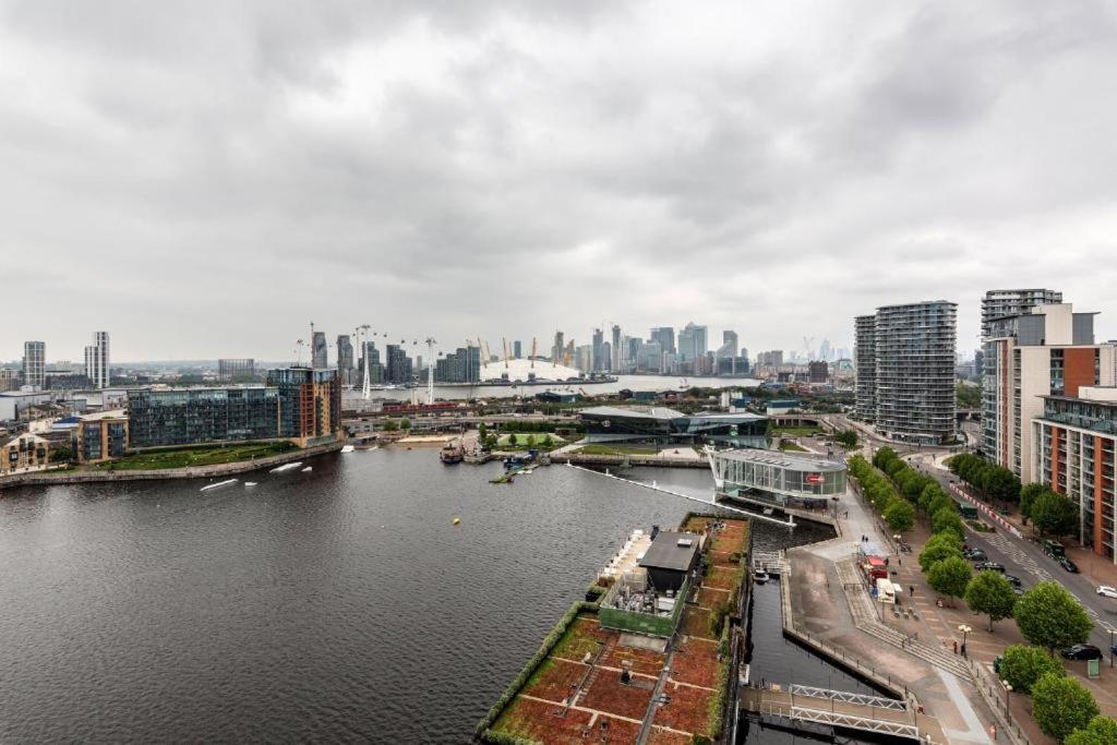 Excel Dock Apartments London Bagian luar foto